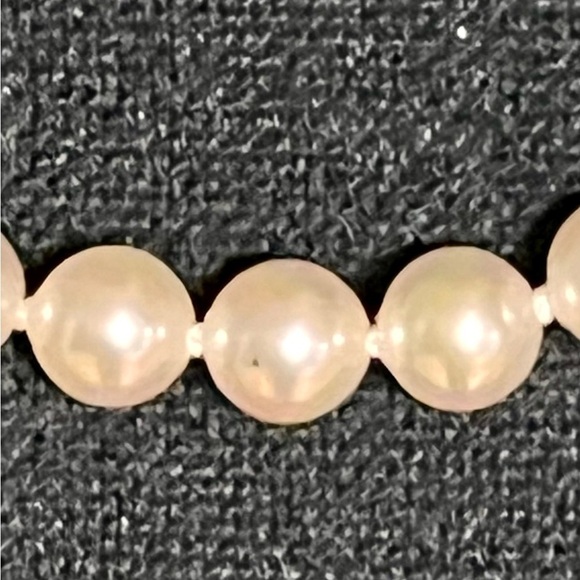 Sterling Silver Decorative Clasp White Pearl Necklace Classic Trending VTG Gift - Picture 4 of 9